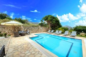 Bazén v ubytovaní Mare Blue Villas Heated Pool alebo v jeho blízkosti