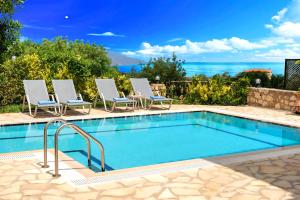 Bazén v ubytovaní Mare Blue Villas Heated Pool alebo v jeho blízkosti