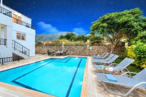Bazén v ubytovaní Mare Blue Villas Heated Pool alebo v jeho blízkosti