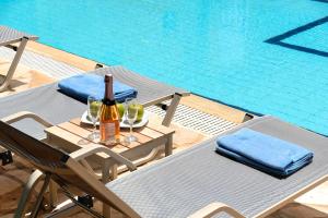 Bazén v ubytovaní Mare Blue Villas Heated Pool alebo v jeho blízkosti