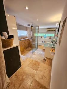 Afbeelding uit fotogalerij van Suite Lou Peïro in Cotignac