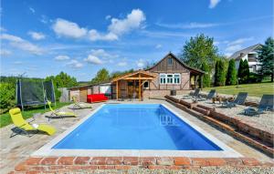 Bazén v ubytování Nice Home In Sveti Ivan Zabno With Wifi nebo v jeho okolí + 28 fotografií