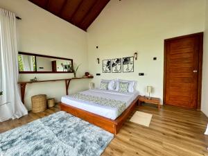 Letto o letti in una camera di Paarvie Sigiriya