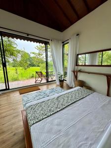 Postel nebo postele na pokoji v ubytování Paarvie Sigiriya + 34 fotografií
