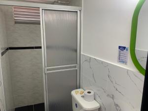 Et badeværelse på Hotel Lindbergh Quindio