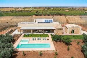 an aerial view of a villa with a swimming pool at Cavalè in Menfi