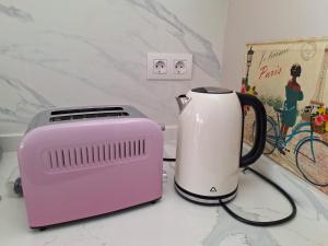 a pink and white toaster sitting on a counter at Orisol in Vinarós