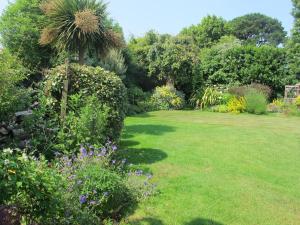 Pass the Keys Walk to West Wittering Beach外面的花园
