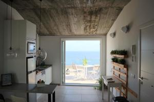 Kuchyňa alebo kuchynka v ubytovaní Durmiendo sobre el mar, Vivienda Los Riscos