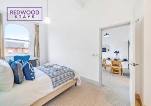 a bedroom with a bed with a sign that reads renovated stays at Comfortable and Homely 1-Bedroom 1-Bathroom Serviced Apartment with Free Parking, Free WiFi By Redwood Stays in Farnborough