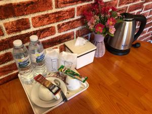 Kaffi- og teaðstaða á แสนดีเพลส เกสเฮ้าท์ จอมทอง