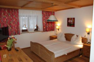 TV a/nebo společenská místnost v ubytování otto steiner appartements pension ellmau & wilder kaiser