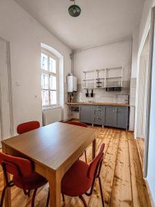 Kuchyň nebo kuchyňský kout v ubytování Favst Old Square