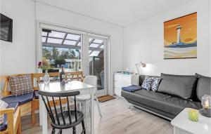 Χώρος καθιστικού στο Cozy Apartment In Nexø With Kitchen