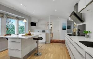 TV a/nebo společenská místnost v ubytování 3 Bedroom Lovely Home In Græsted