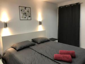 a bedroom with a bed with two pillows on it at Apartamento en Victoria Park Playa San Juan in Playa de San Juan +52 photos