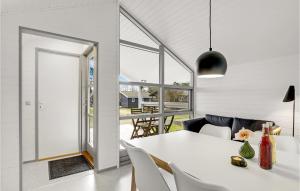 Balkoni atau teres di 2 Bedroom Awesome Home In Nexø