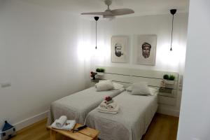Posteľ alebo postele v izbe v ubytovaní Durmiendo sobre el mar, Vivienda La Baja Grande
