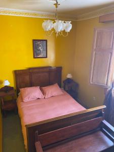 a bedroom with a bed with pink sheets and a window at Casa Pascual in San Pedro del Arroyo
