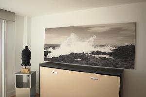 Televízia a/alebo spoločenská miestnosť v ubytovaní Durmiendo sobre el mar, Vivienda La Baja Grande