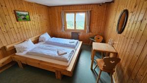 Postel nebo postele na pokoji v ubytování Berggasthaus-Strassberg