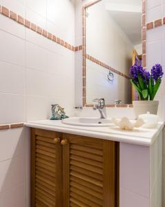 Gallery image of Voukamvilia Junior Suite in Epidavros Shared Pool in Néa Epídhavros