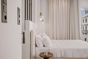 Postel nebo postele na pokoji v ubytování Plānis Str Urban Suites by Semavί