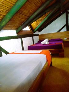 Postel nebo postele na pokoji v ubytování Hostal Yemayá Mompiche + 16 fotografií