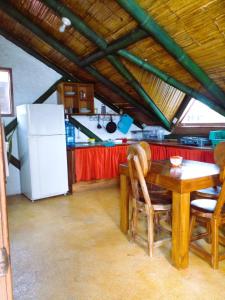 Kuchyň nebo kuchyňský kout v ubytování Hostal Yemayá Mompiche