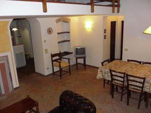 Gallery image of Apartment Borgo Petrarca Colombaia in Mantignana
