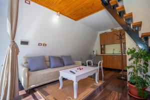 Posezení v ubytování Arditi's Chalets