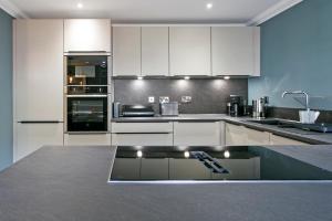 Η κουζίνα ή μικρή κουζίνα στο Troon No 1 Apartments +7 φωτογραφίες