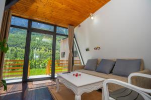 Posezení v ubytování Arditi's Chalets