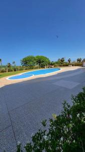 an empty road with a pool in the middle at Apartamento Torre la Sal in Cabanes