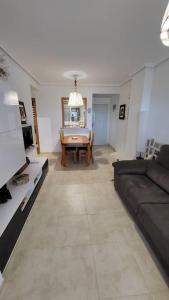 a living room with a couch and a table at Apartamento Torre la Sal in Cabanes