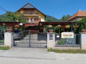 a gate with a sign in front of a house at Anna Ilona Vendégház in Badacsonytomaj