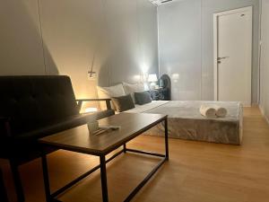 Posezení v ubytování H&T PJ Gasing - Cabin Studio - Netflix & Free Parking