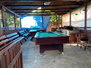 a room with a pool table and some benches at Vila Lacul Caldarusani in Grădiştea