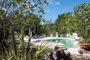 a swimming pool in a yard with trees at Le Jas Du Colombier in Moustiers-Sainte-Marie