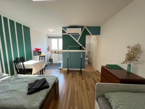 Ένα ή περισσότερα κρεβάτια σε δωμάτιο στο Maláta Homes