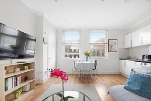 Kuchyň nebo kuchyňský kout v ubytování Family friendly - Stylish Kentish Town