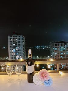 Μπαλκόνι ή βεράντα στο Serenity'homes-Căn Hộ view Vịnh Hạ long