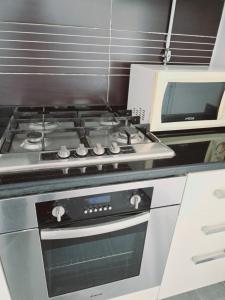 Cucina o angolo cottura di Karray Home Appartement Salon 2 RDC avec Jardin
