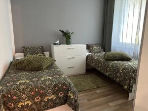 Postel nebo postele na pokoji v ubytování apartmán v Šamoríne