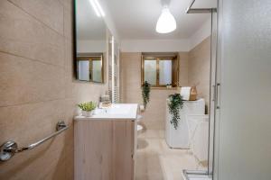 チステルニーノにあるTrullo in Ulivi incantati JACUZZI-FREEPARKING-FREEEWIFIのギャラリーの写真