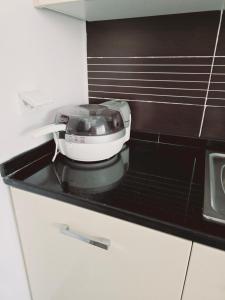 Cucina o angolo cottura di Karray Home Appartement Salon 2 RDC avec Jardin