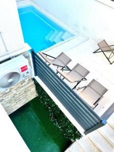Bazén v ubytování Vip Deluxe Apartment Arian nebo v jeho okolí
