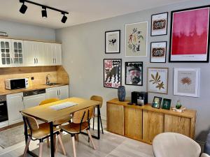Η κουζίνα ή μικρή κουζίνα στο Green Downtown Apartment