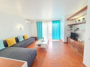 Μια τηλεόραση ή/και κέντρο ψυχαγωγίας στο Apartamento do Moinho acesso à Piscina