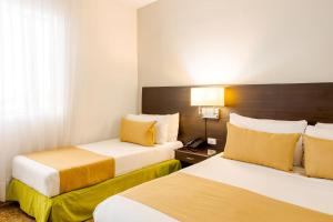 Łóżko lub łóżka w pokoju w obiekcie Hotel Manantial Melgar